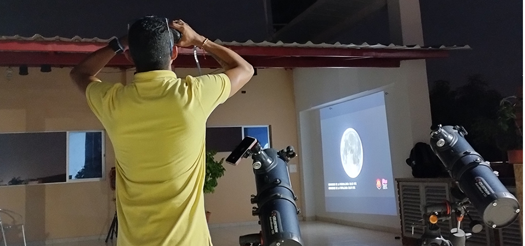 El trabajo de extensión de enseñar astronomía lo realiza Unicórdoba desde hace tres años.