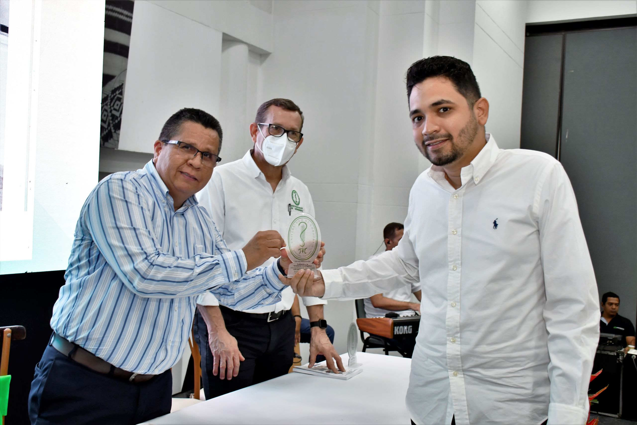 Exaltación docentes investigadores de Unicórdoba