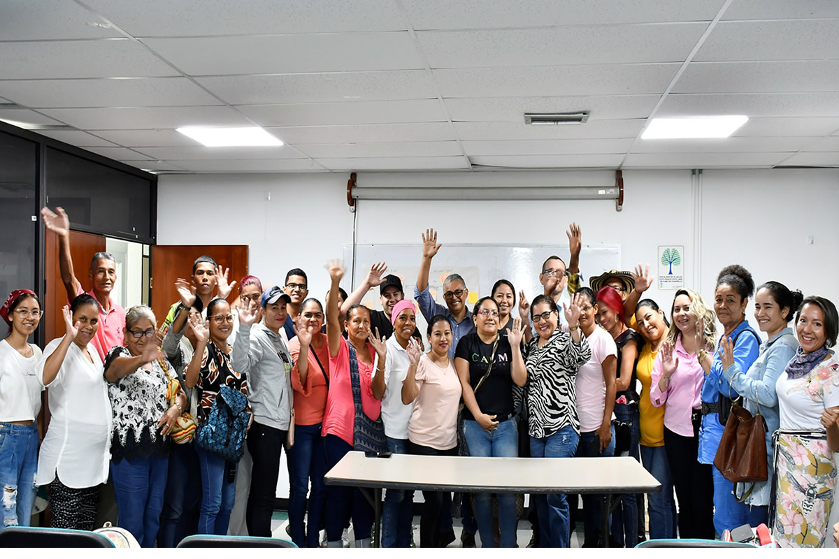 Aspecto de la primera mesa técnica de Unicórdoba y las mujeres rurales beneficiarias de la hacienda Costa Azul.