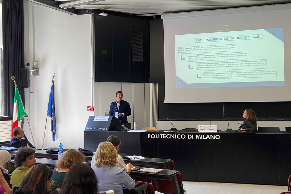 La ponencia presentada por el profesor Mauricio Rosso, arrojó luces sobre un tema de vital importancia para las comunidades urbanas y que involucra a profesionales de ingeniería ambiental, la medicina y la arquitectura.