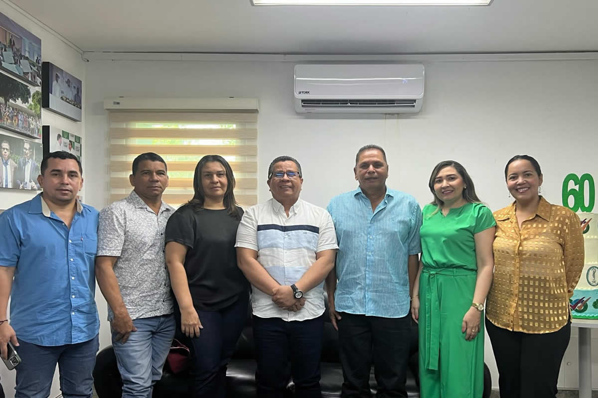 La reunión entre el rector de Unicórdoba, Jairo Torres Oviedo y el alcalde de San Pelayo, William Cavadía Hernández, se desarrolló este viernes 12 de abril, en la sala de juntas de Rectoría.