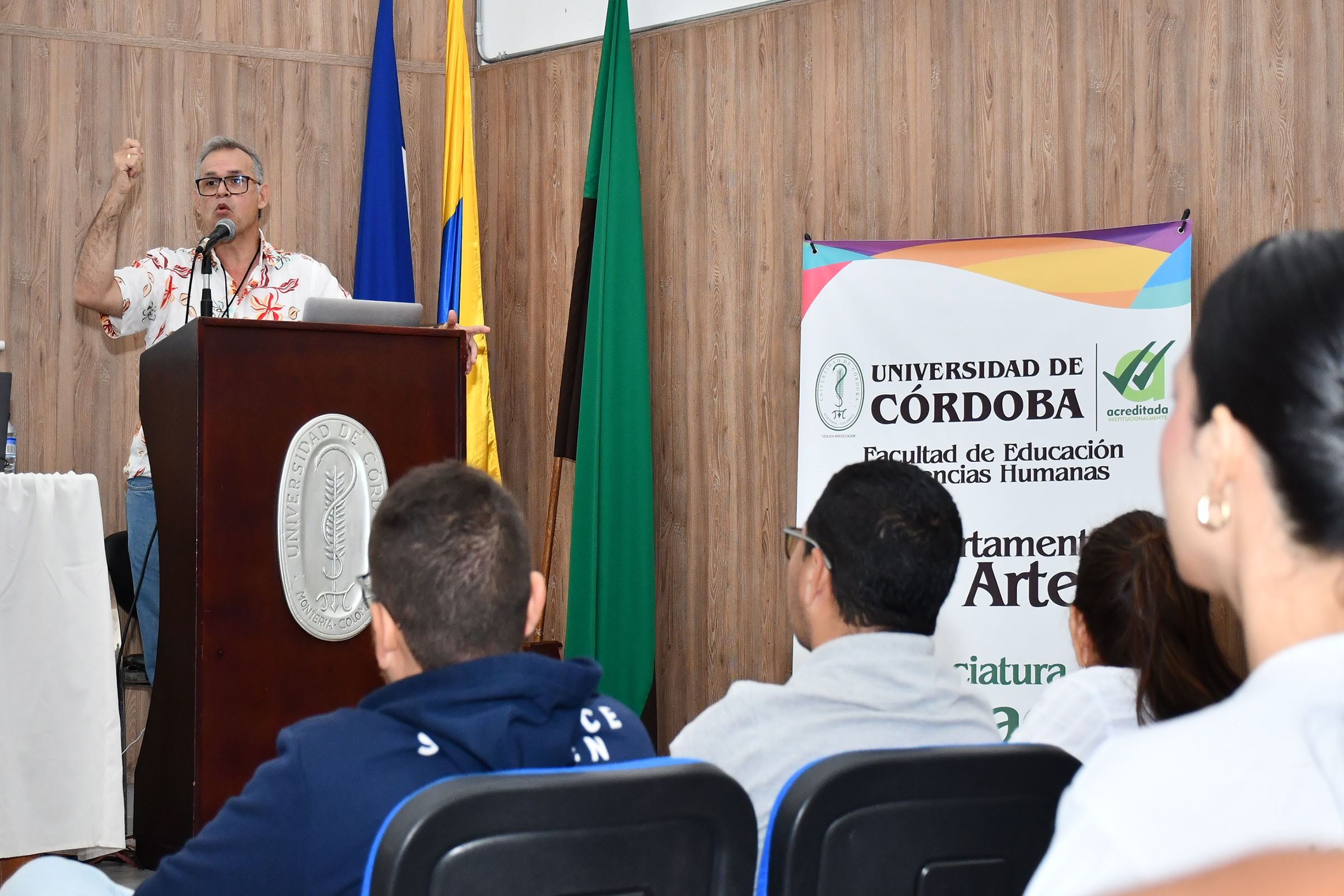 El maestro Julio Castillo Gómez, fue uno de los ponentes en el IV Encuentro Internacional de Investigación en Educación Artística, de Unicórdoba.