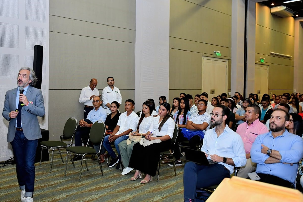 Con éxito se desarrolla entre la V Feria del Sector Financiero y Exportador: Impulsando el Emprendimiento e Innovación Digital en Córdoba.