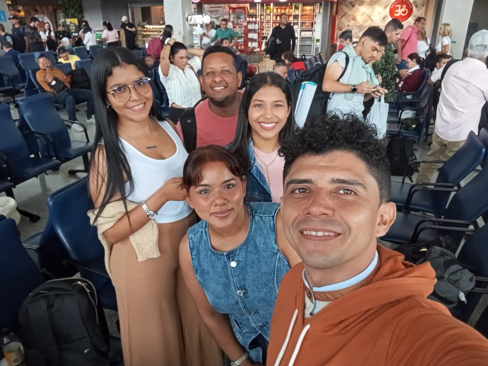 Los estudiantes unicordobeses viajaron este cinco de mayo, con las mejores energías para dejar en alto el nombre de la alma mater.