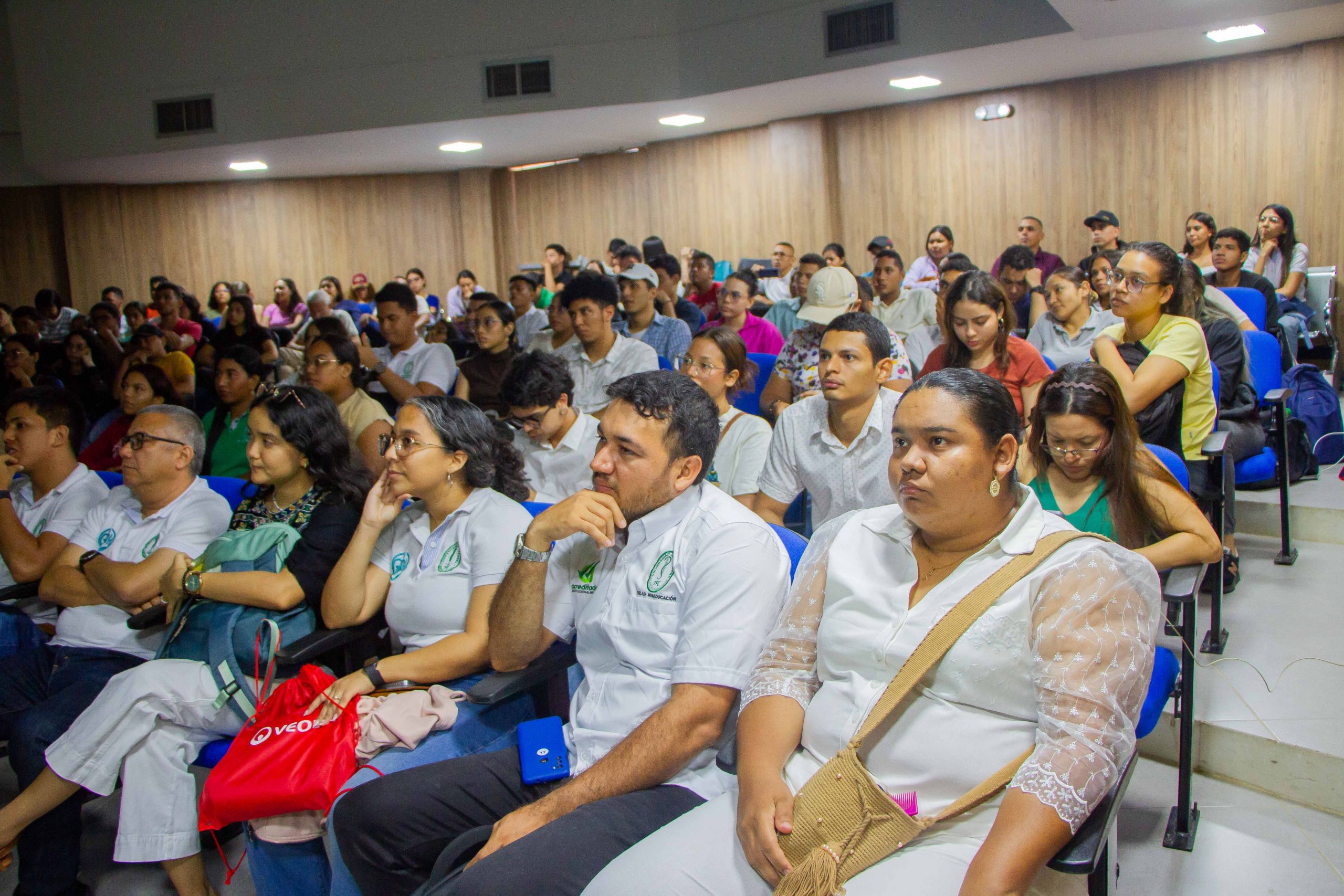 Estudiantes, docentes, egresados e invitados especiales participaron en la jornada académica realizada en el marco del Día Mundial del Medio Ambiente.