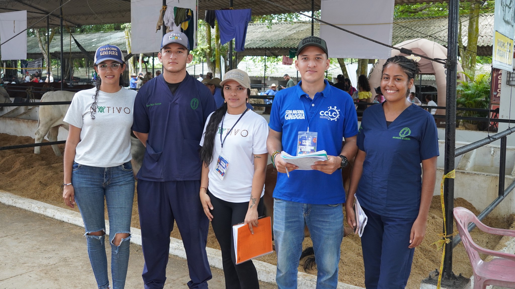 Estudiantes de MVZ, apoyaron las actividades de cuidado de los ejemplares que se expusieron y sometieron a concurso en la Feria de la Ganadería.