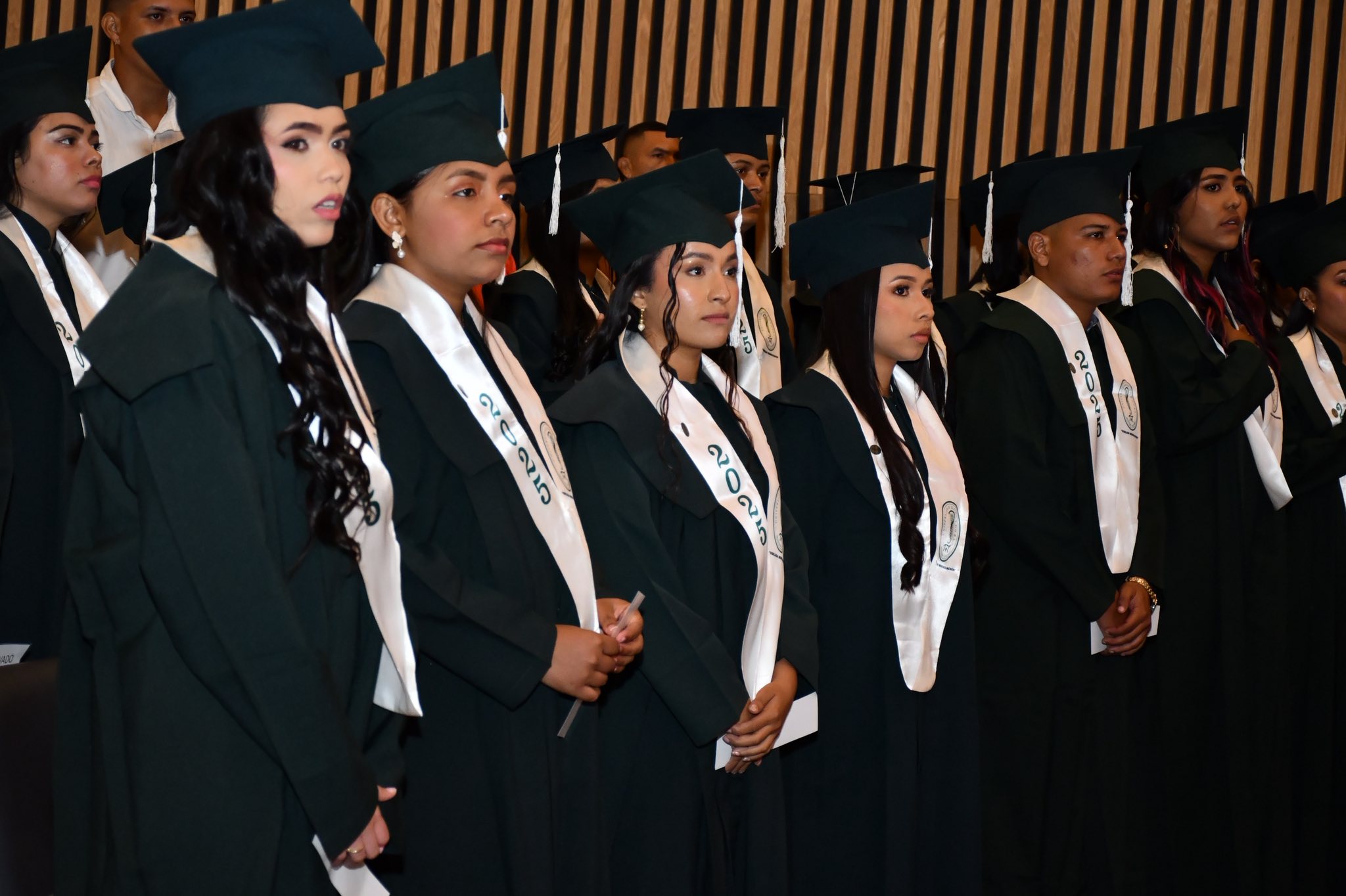 Autoridades académicas, graduandos y familias participaron en las ceremonias de grado realizadas en el Auditorio Cultural de la Unicórdoba.
