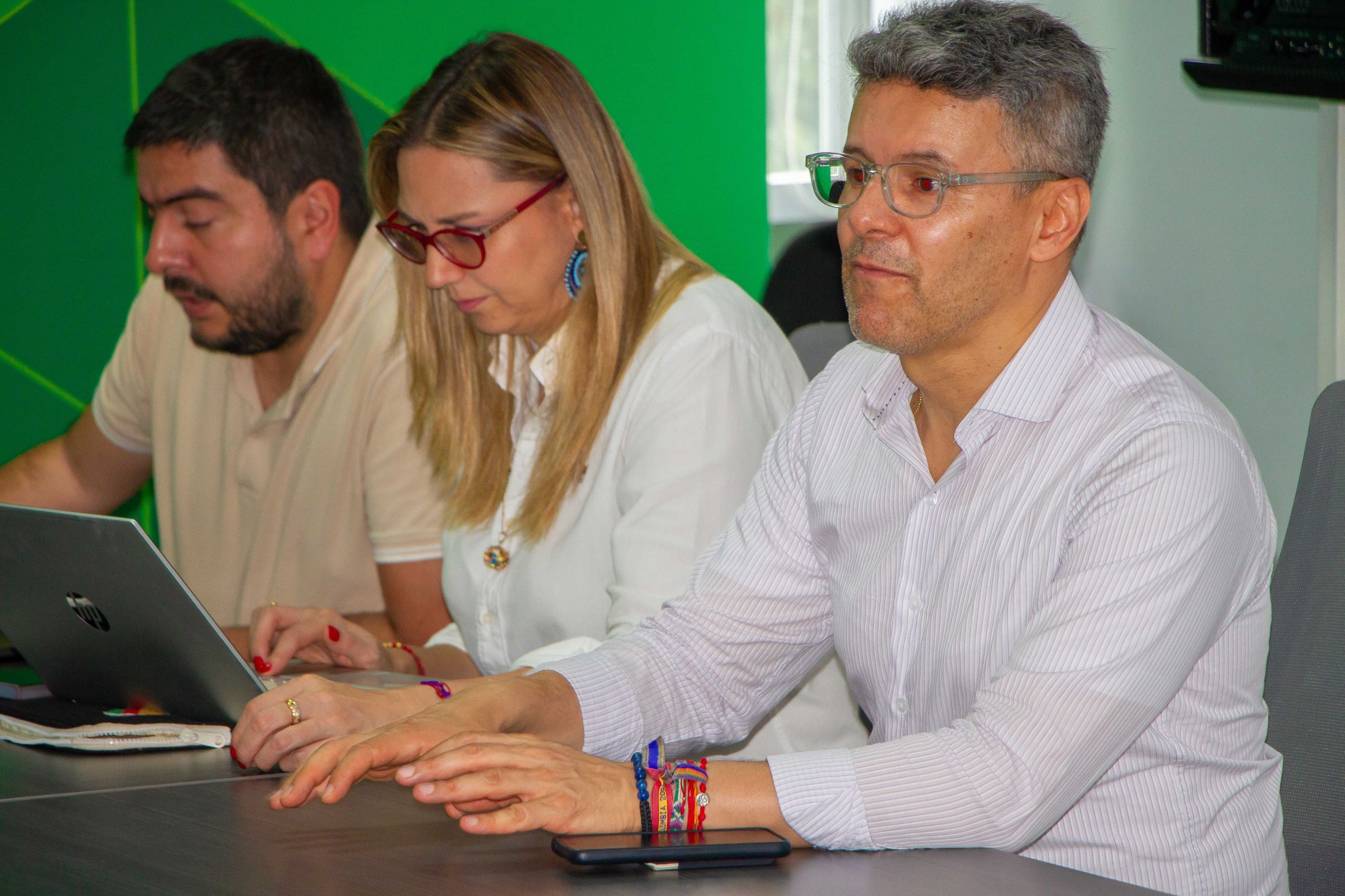 Con la socialización del portafolio de becas y oportunidades de internacionalización se busca generar nuevas oportunidades para la comunidad universitaria.