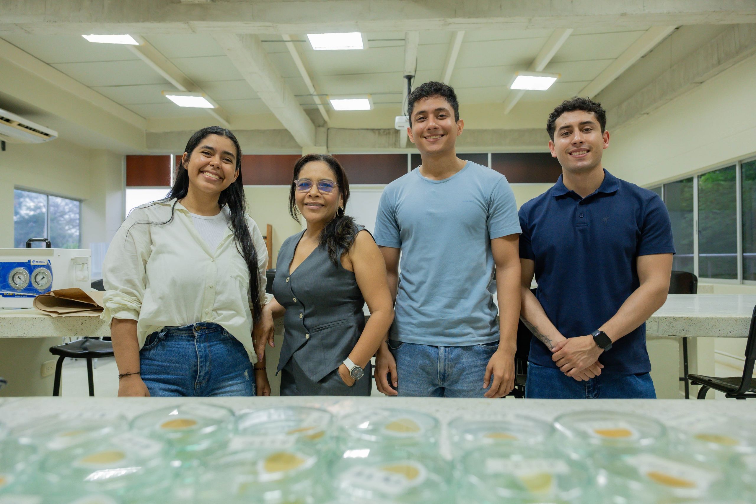 La Universidad de Córdoba desarrolla investigación aplicada para el desarrollo sostenible, a través de proyectos que integran la economía circular, el aprovechamiento de residuos y el análisis riguroso del impacto ambiental de nuevos materiales y procesos productivos.