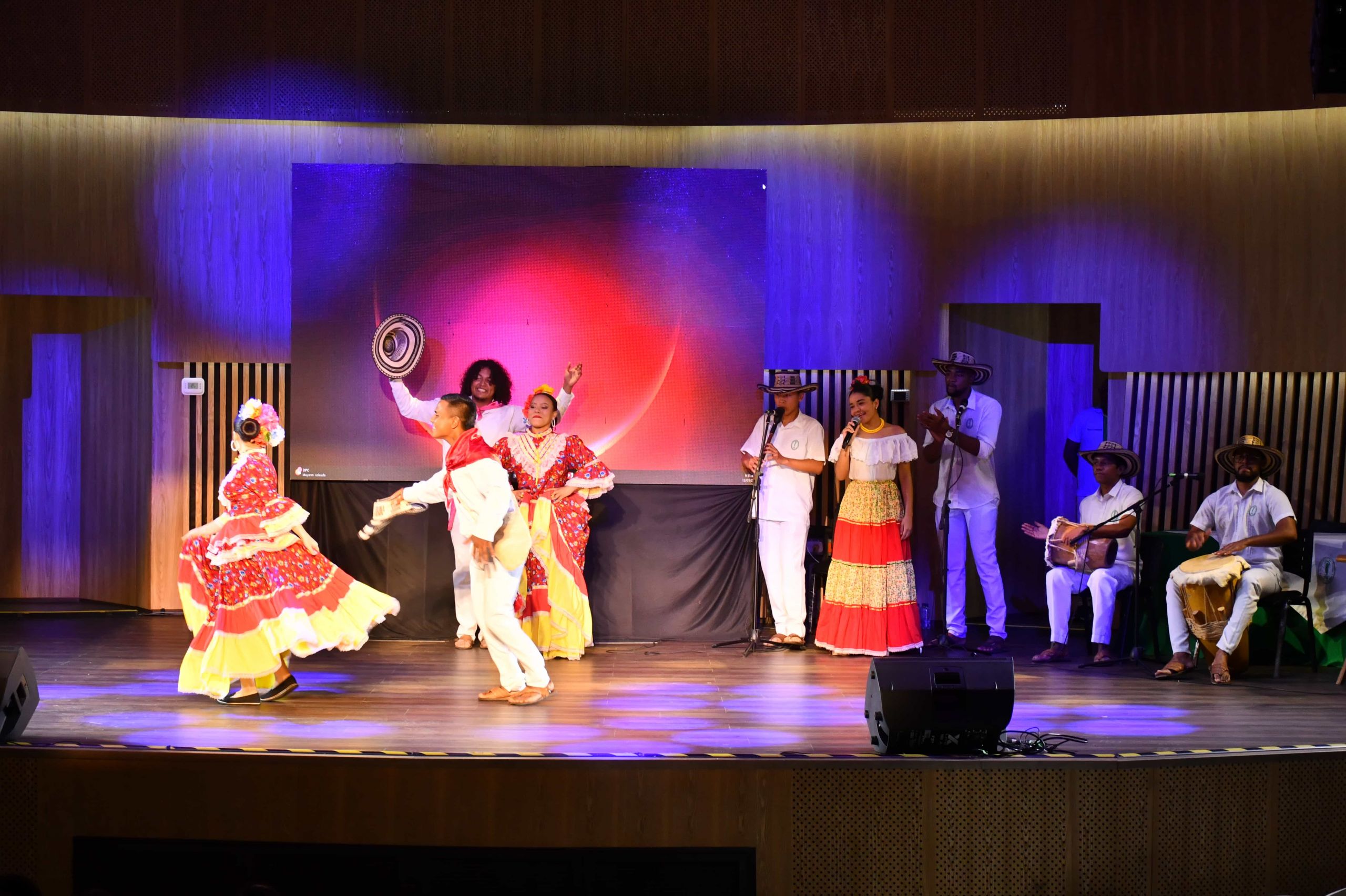 Durante las jornadas de inducción, los nuevos estudiantes reciben información detallada de la Universidad y los programas de apoyo que facilitan su permanencia académica.