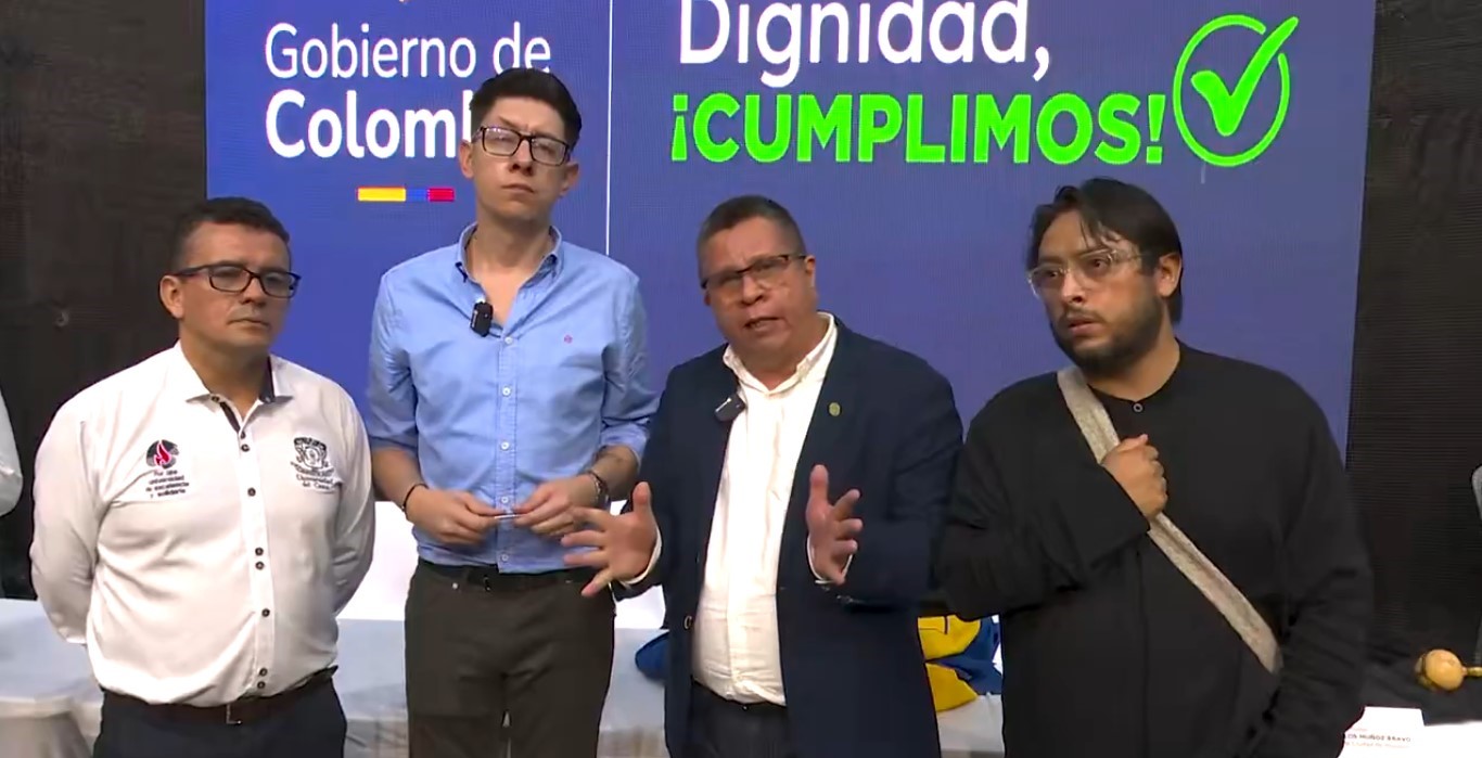 El rector de Unicauca, Deibar Hurtado Herrera; el ministro de educación, Daniel Rojas; el rector de Unicórdoba y presidente SUE, Jairo Torres Oviedo; y el viceministro de educación, Ricardo Patiño.
