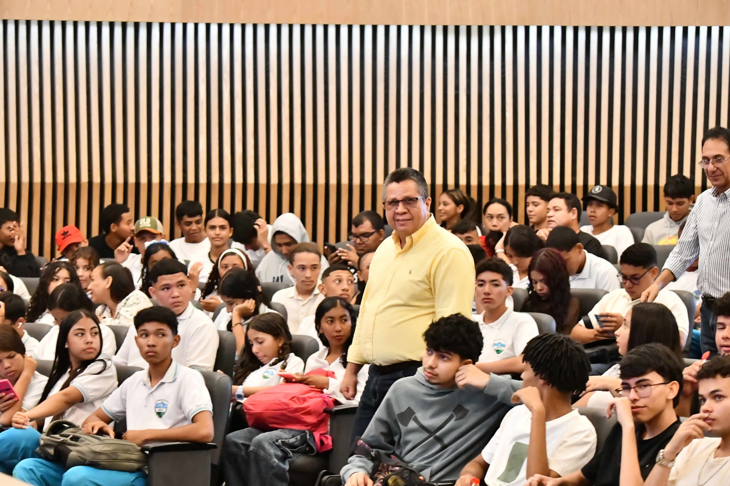 Estudiantes provenientes de los lugares de desarrollo Sahagún, Lorica, Montelíbano y del programa Universidad en tu Colegio, entre ellos jóvenes de la Institución Educativa Villanueva de Valencia, participaron en la jornada de inducción realizada en el Auditorio Cultural de la Universidad de Córdoba.
