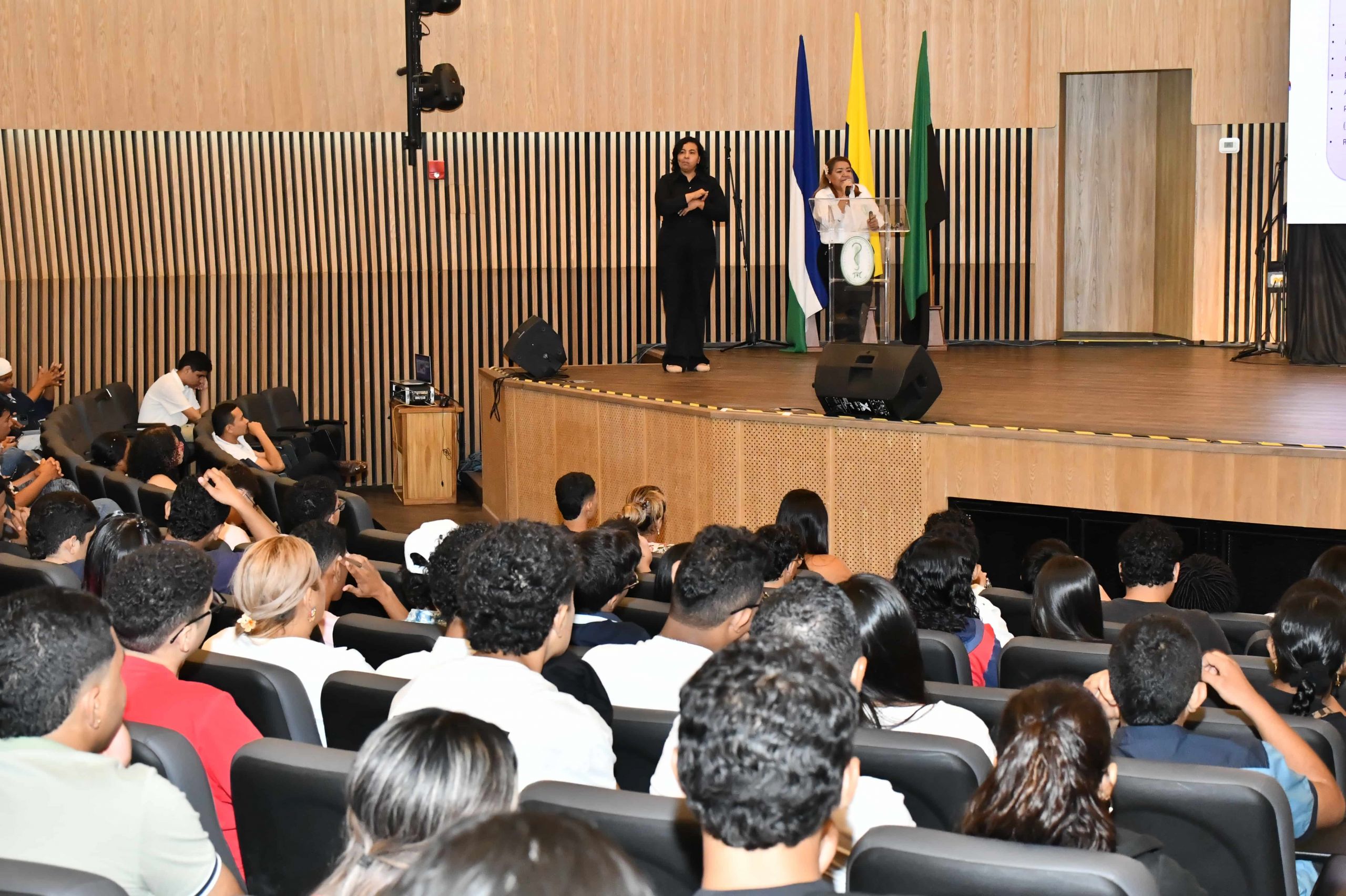 Estudiantes provenientes de los lugares de desarrollo Sahagún, Lorica, Montelíbano y del programa Universidad en tu Colegio, entre ellos jóvenes de la Institución Educativa Villanueva de Valencia, participaron en la jornada de inducción realizada en el Auditorio Cultural de la Universidad de Córdoba.